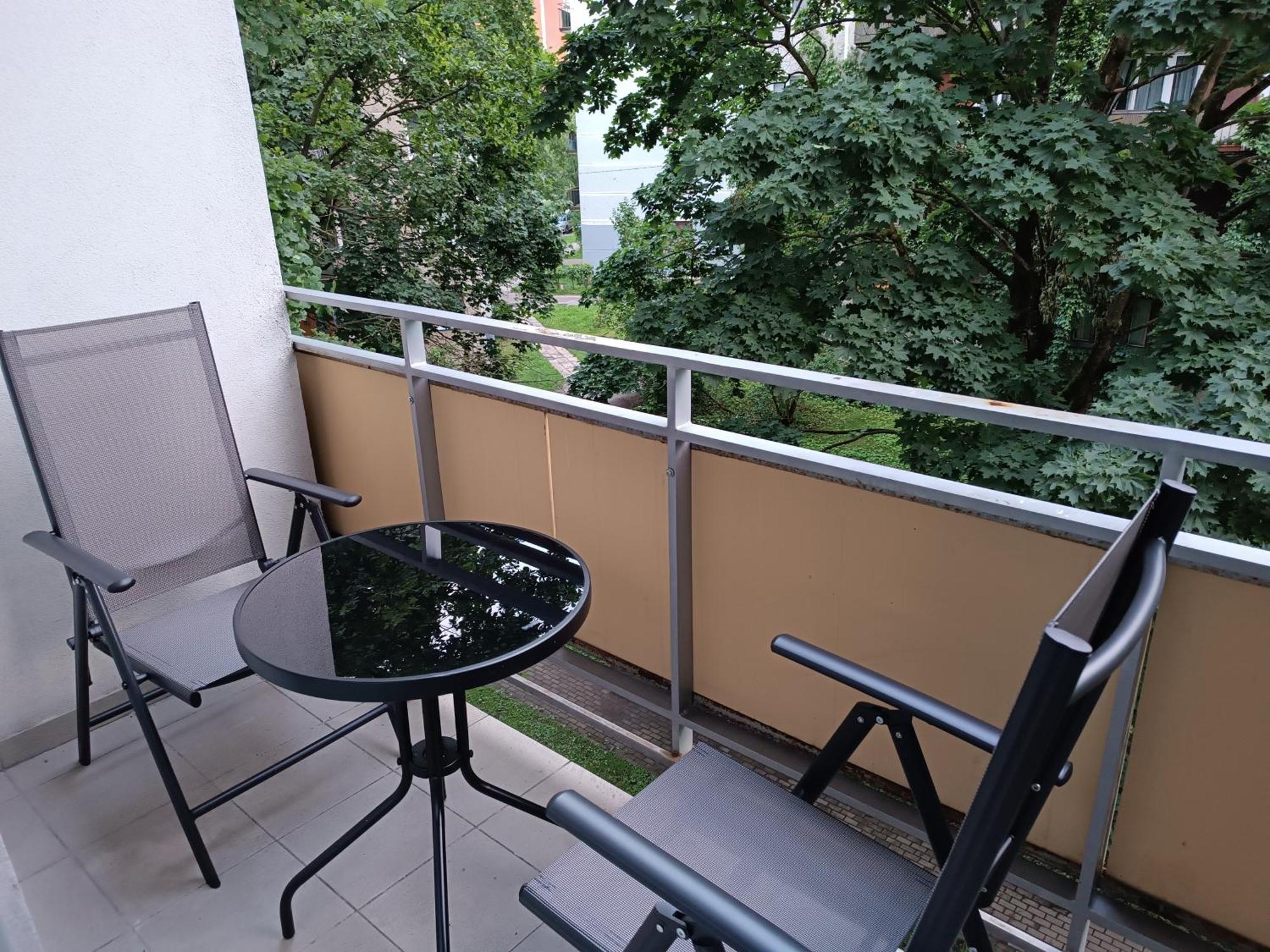 Quiet Dzelzavas Street Apartment Riga Exterior foto